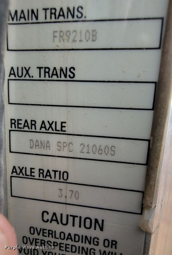 image for item KQ9112 2006 Peterbilt 335  utility / service truck