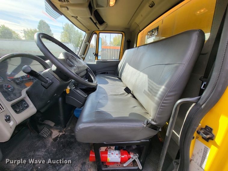 image for item KQ9133 2012 International TerraStar  box truck