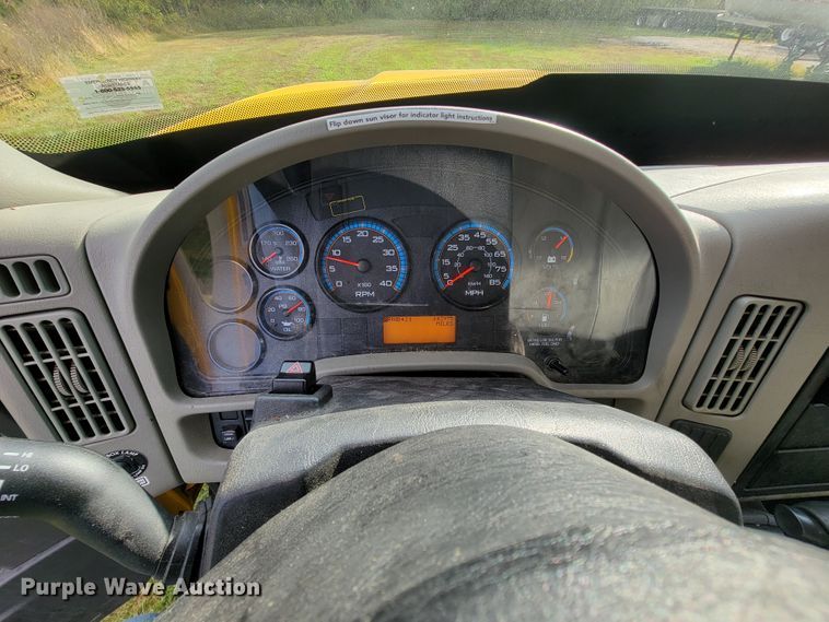 image for item KQ9133 2012 International TerraStar  box truck