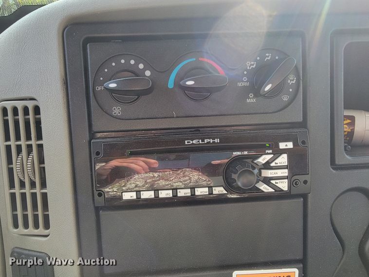 image for item KQ9133 2012 International TerraStar  box truck