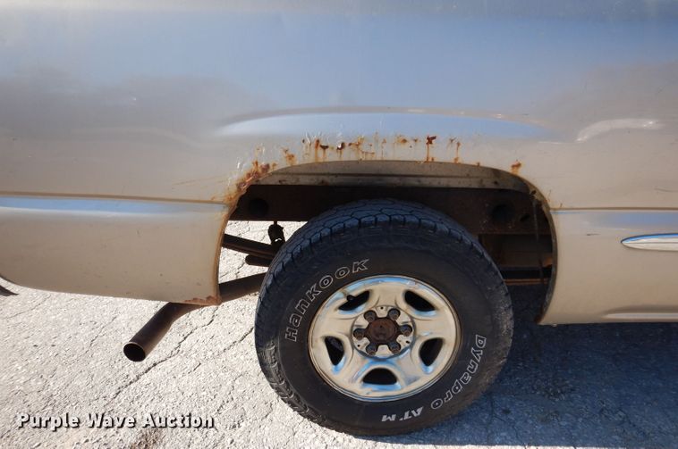 image for item KY9654 2001 GMC Sierra 1500  pickup truck