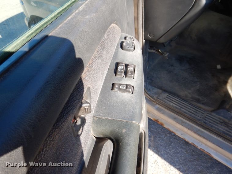 image for item KY9654 2001 GMC Sierra 1500  pickup truck