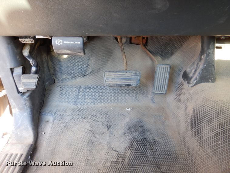 image for item KY9654 2001 GMC Sierra 1500  pickup truck