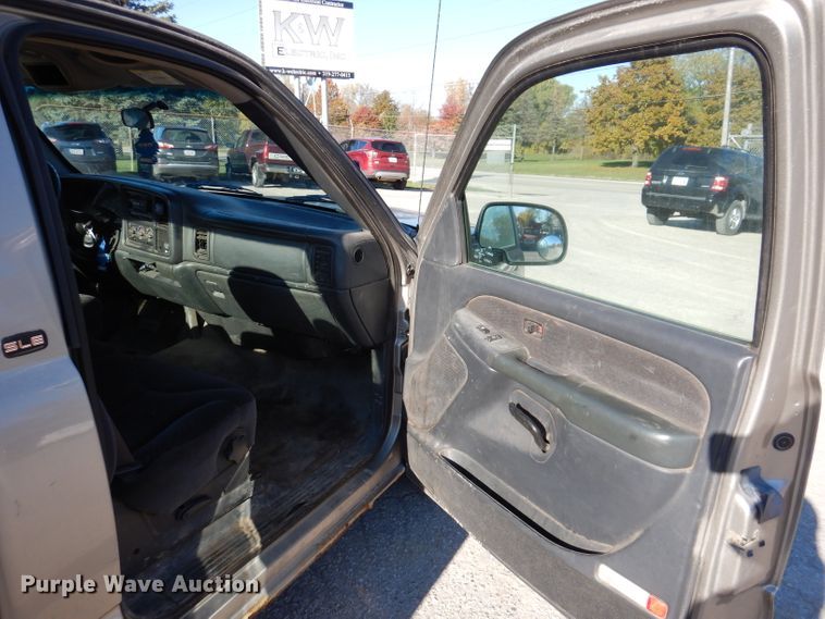 image for item KY9654 2001 GMC Sierra 1500  pickup truck