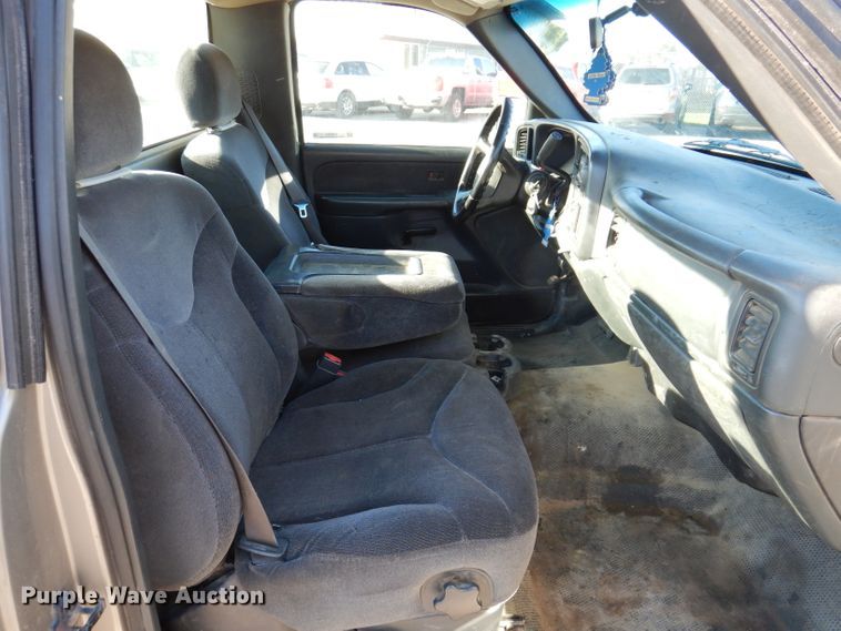 image for item KY9654 2001 GMC Sierra 1500  pickup truck