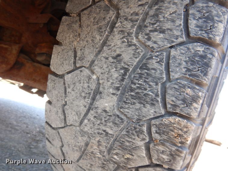 image for item KY9654 2001 GMC Sierra 1500  pickup truck