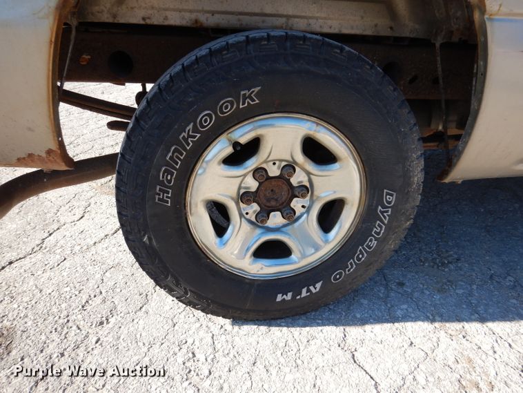 image for item KY9654 2001 GMC Sierra 1500  pickup truck