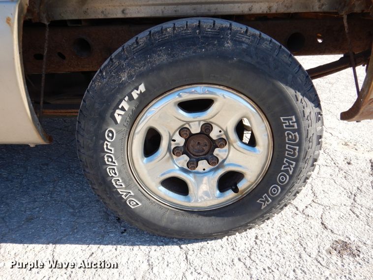 image for item KY9654 2001 GMC Sierra 1500  pickup truck