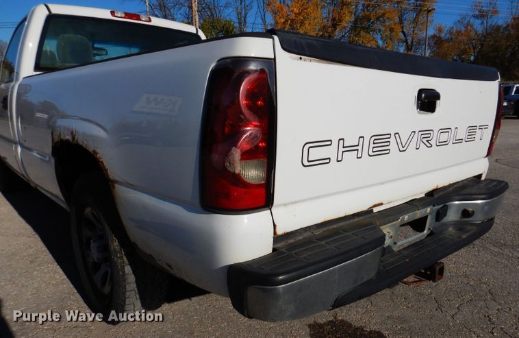 image for item KY9655 2006 Chevrolet Silverado 1500  pickup truck