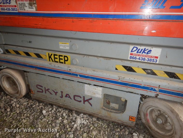 image for item KY9664 Sky Jack 3220  scissor lift
