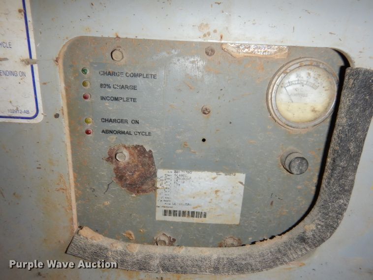 image for item KY9664 Sky Jack 3220  scissor lift