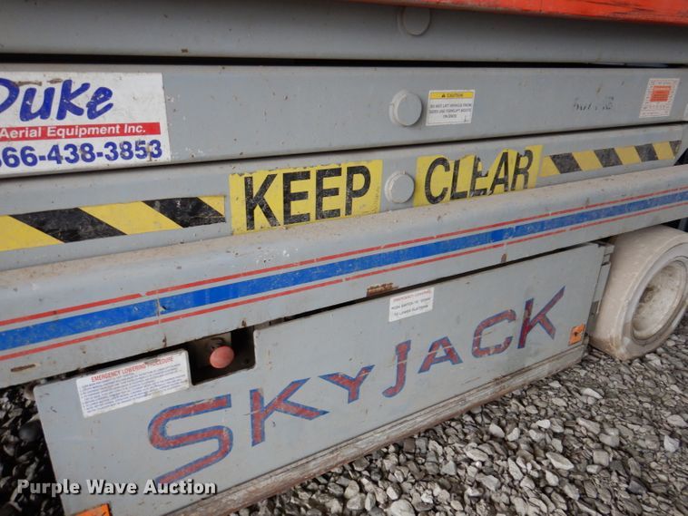 image for item KY9664 Sky Jack 3220  scissor lift