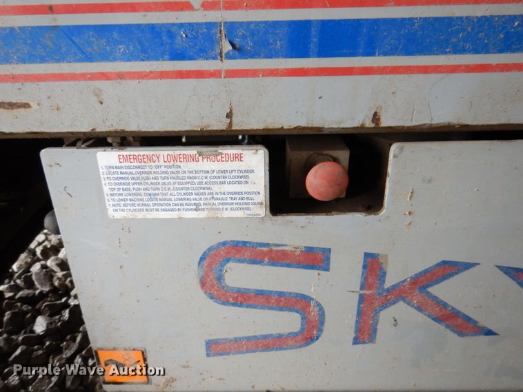 image for item KY9664 Sky Jack 3220  scissor lift