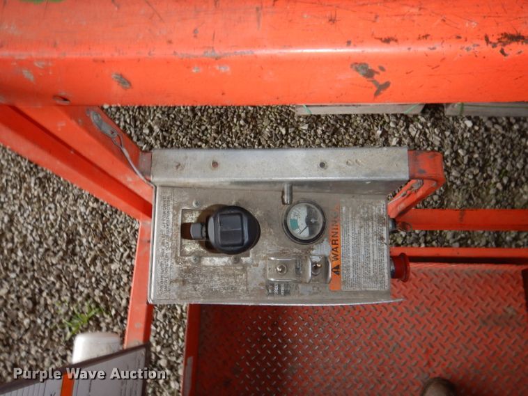 image for item KY9664 Sky Jack 3220  scissor lift