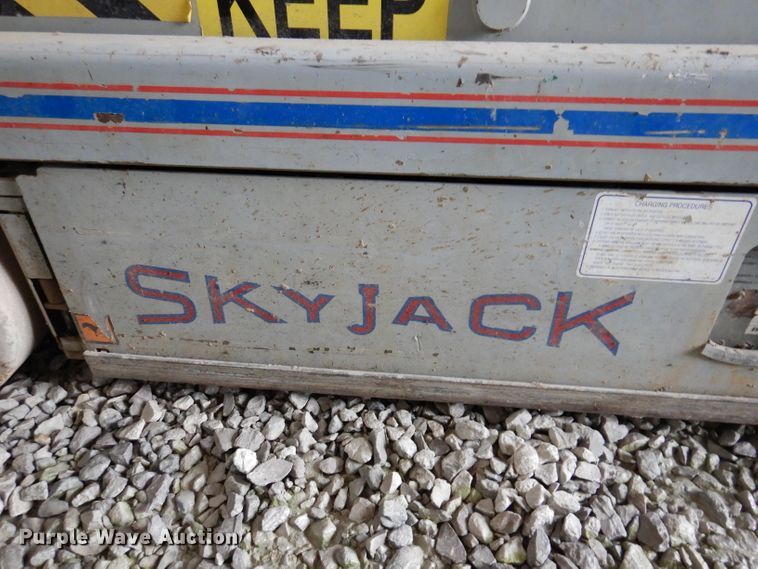 image for item KY9664 Sky Jack 3220  scissor lift
