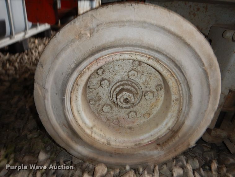 image for item KY9664 Sky Jack 3220  scissor lift