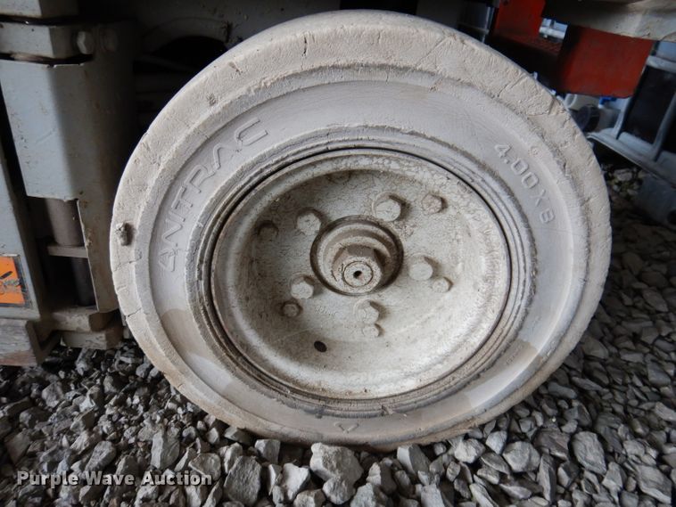 image for item KY9664 Sky Jack 3220  scissor lift