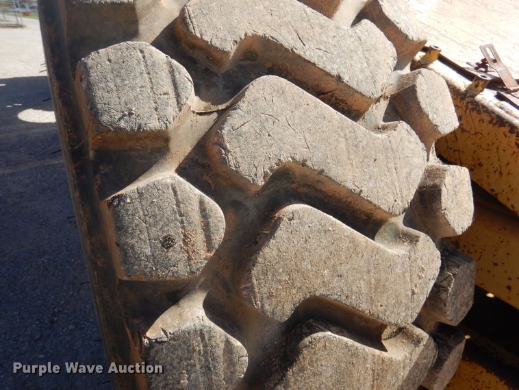 image for item DA5480 1999 Caterpillar 613C  elevating scraper