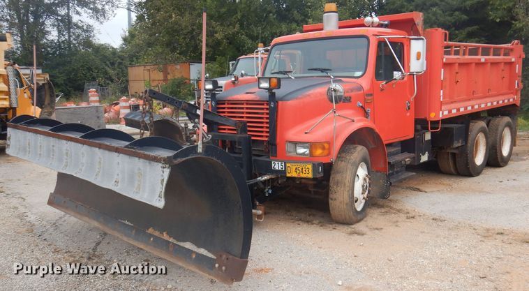 image for item DA5484 1999 International 4900  dump truck
