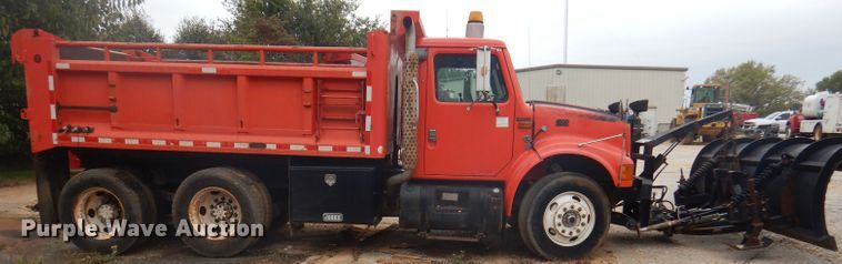 image for item DA5484 1999 International 4900  dump truck
