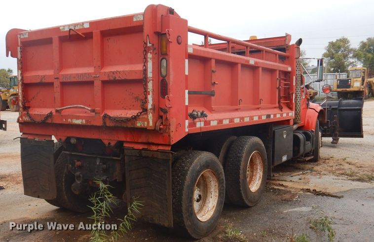 image for item DA5484 1999 International 4900  dump truck