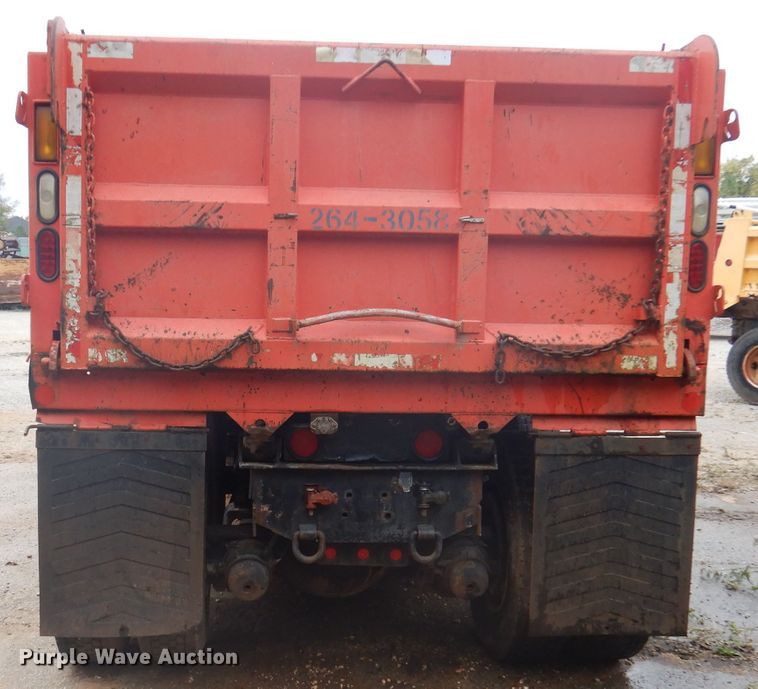 image for item DA5484 1999 International 4900  dump truck