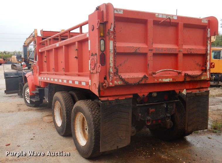 image for item DA5484 1999 International 4900  dump truck