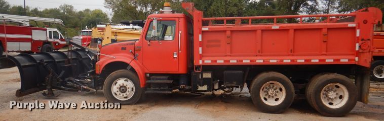 image for item DA5484 1999 International 4900  dump truck