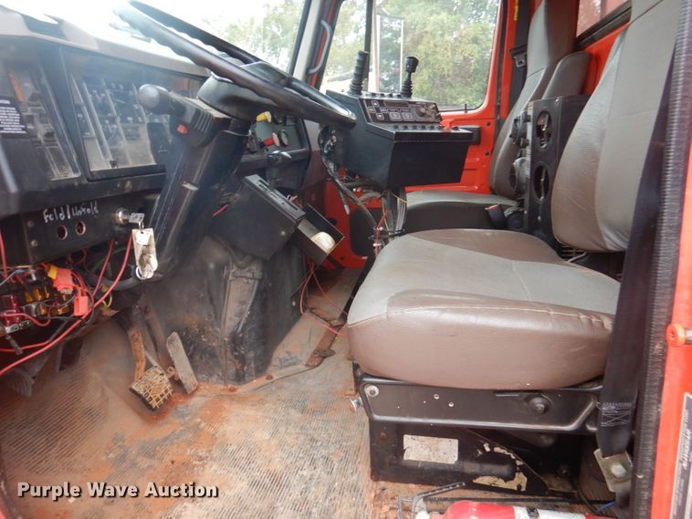 image for item DA5484 1999 International 4900  dump truck