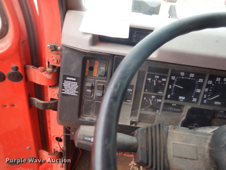 image for item DA5484 1999 International 4900  dump truck