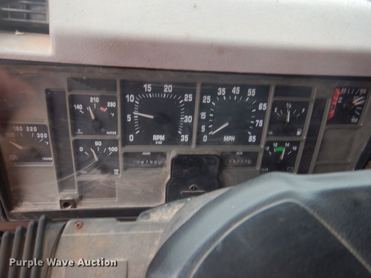 image for item DA5484 1999 International 4900  dump truck