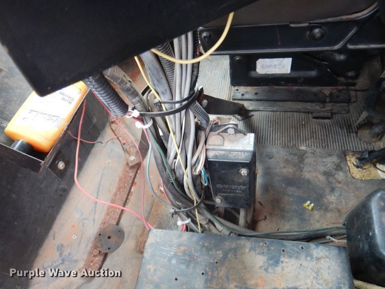 image for item DA5484 1999 International 4900  dump truck