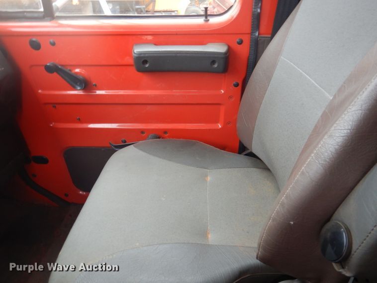 image for item DA5484 1999 International 4900  dump truck