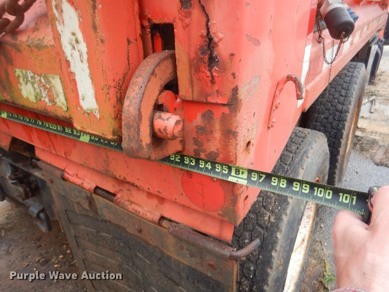 image for item DA5484 1999 International 4900  dump truck