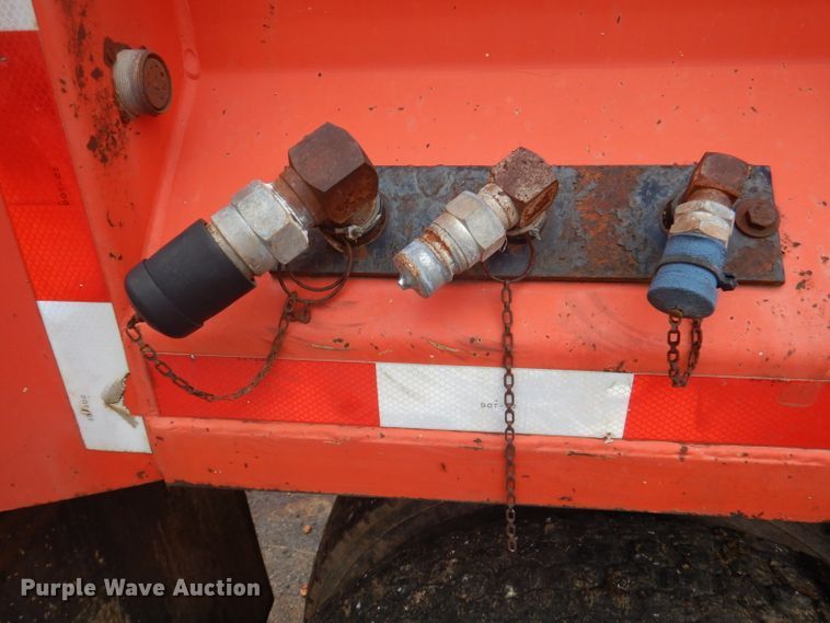 image for item DA5484 1999 International 4900  dump truck