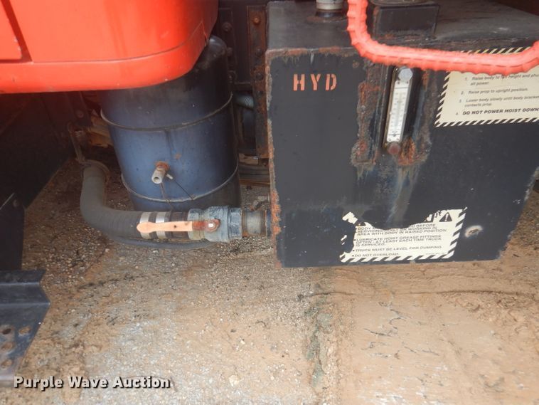 image for item DA5484 1999 International 4900  dump truck