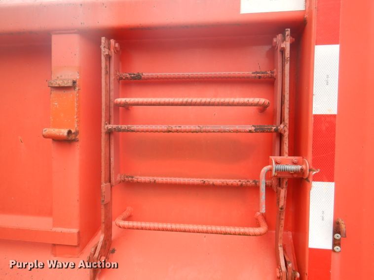 image for item DA5484 1999 International 4900  dump truck