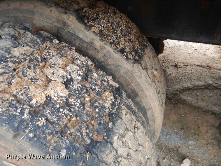 image for item DA5484 1999 International 4900  dump truck