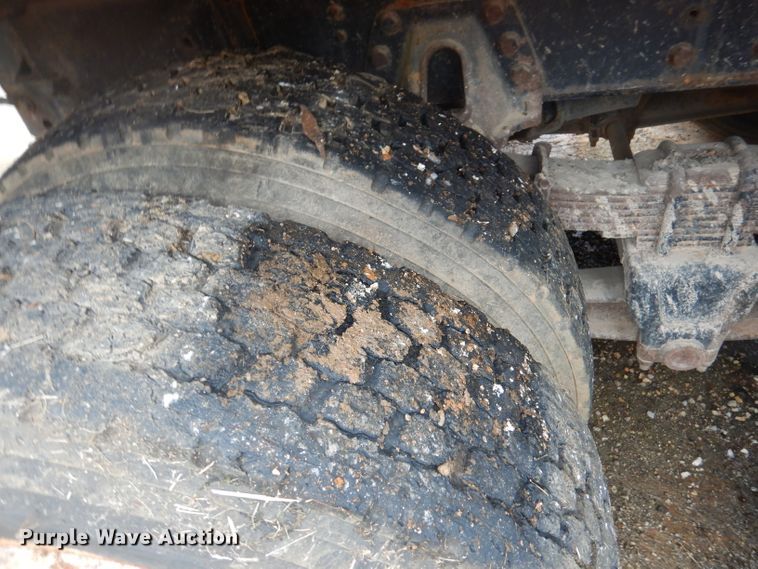 image for item DA5484 1999 International 4900  dump truck