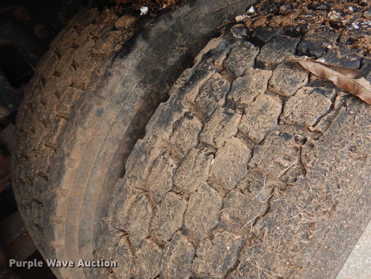 image for item DA5484 1999 International 4900  dump truck