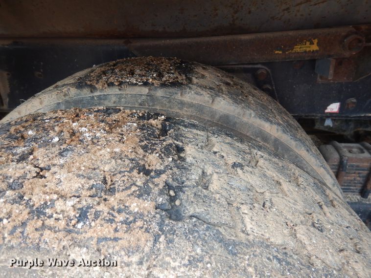 image for item DA5484 1999 International 4900  dump truck