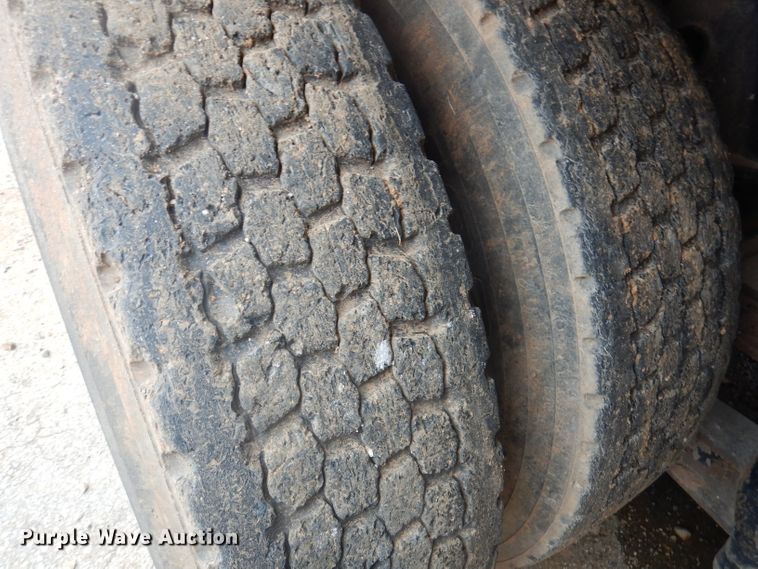 image for item DA5484 1999 International 4900  dump truck