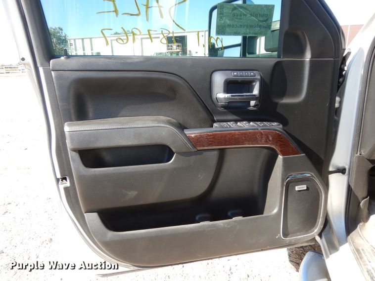 image for item DF0282 2015 GMC Sierra 2500HD  Crew Cab pickup truck