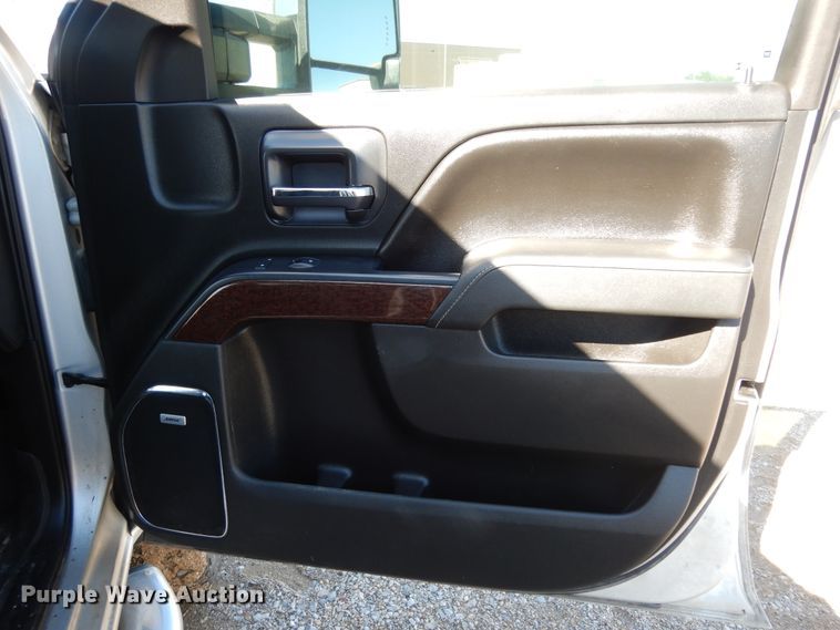 image for item DF0282 2015 GMC Sierra 2500HD  Crew Cab pickup truck