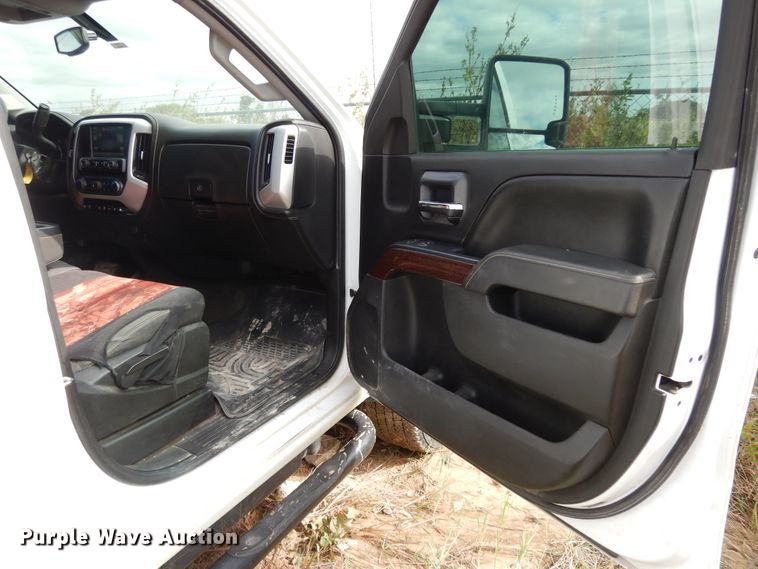 image for item DF0284 2015 GMC Sierra 2500HD  Crew Cab pickup truck