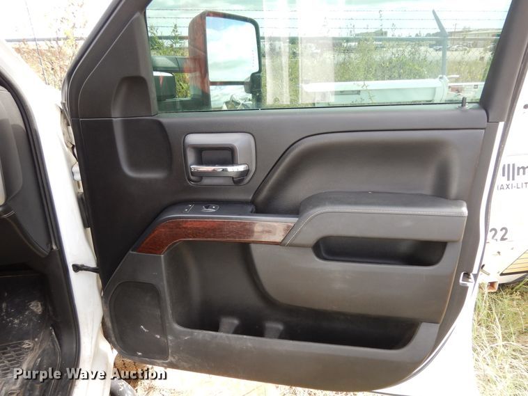 image for item DF0284 2015 GMC Sierra 2500HD  Crew Cab pickup truck