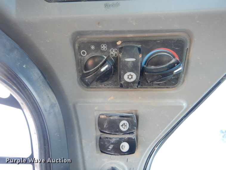 image for item DH8004 2017 Caterpillar 299D2  tracked skid steer loader