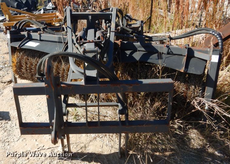 image for item DI8544 Caterpillar BA25  broom