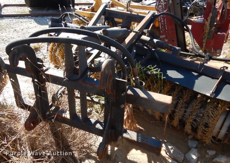 image for item DI8545 Caterpillar BA25  broom