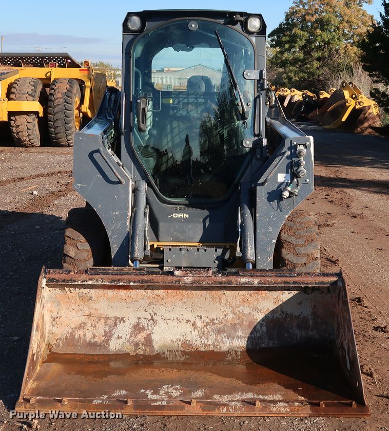 image for item DJ2419 2015 John Deere 318E  skid steer loader